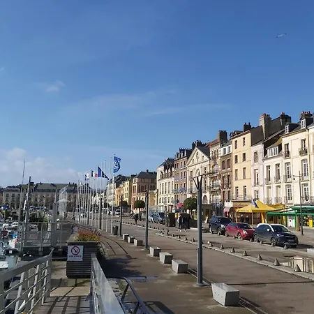 Charmante Maison De Ville Entre Port Et Front De Mer 펜션 *